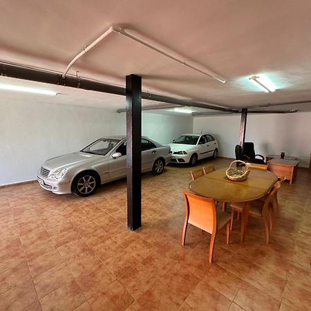 הוילה לינארס Casa Grande De Tres Plantas Con Parking Gratis מראה חיצוני תמונה