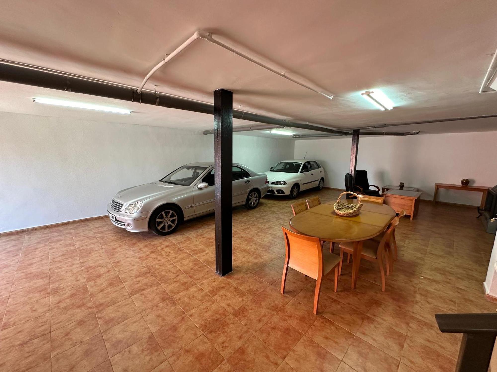 הוילה לינארס Casa Grande De Tres Plantas Con Parking Gratis מראה חיצוני תמונה