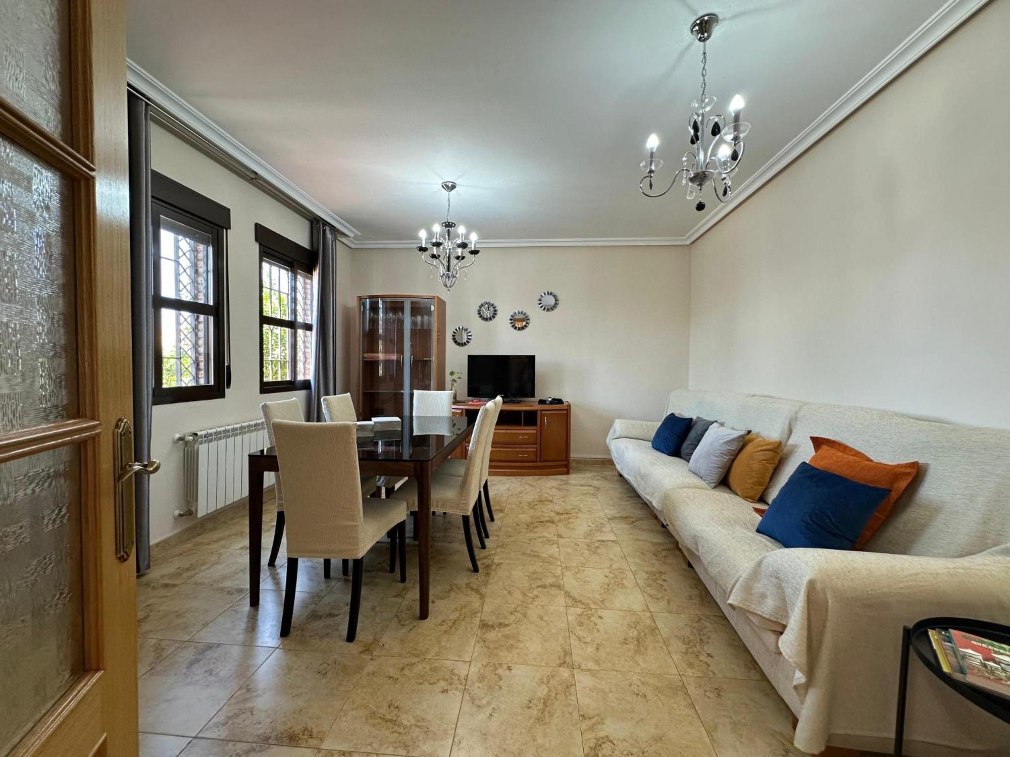 הוילה לינארס Casa Grande De Tres Plantas Con Parking Gratis מראה חיצוני תמונה